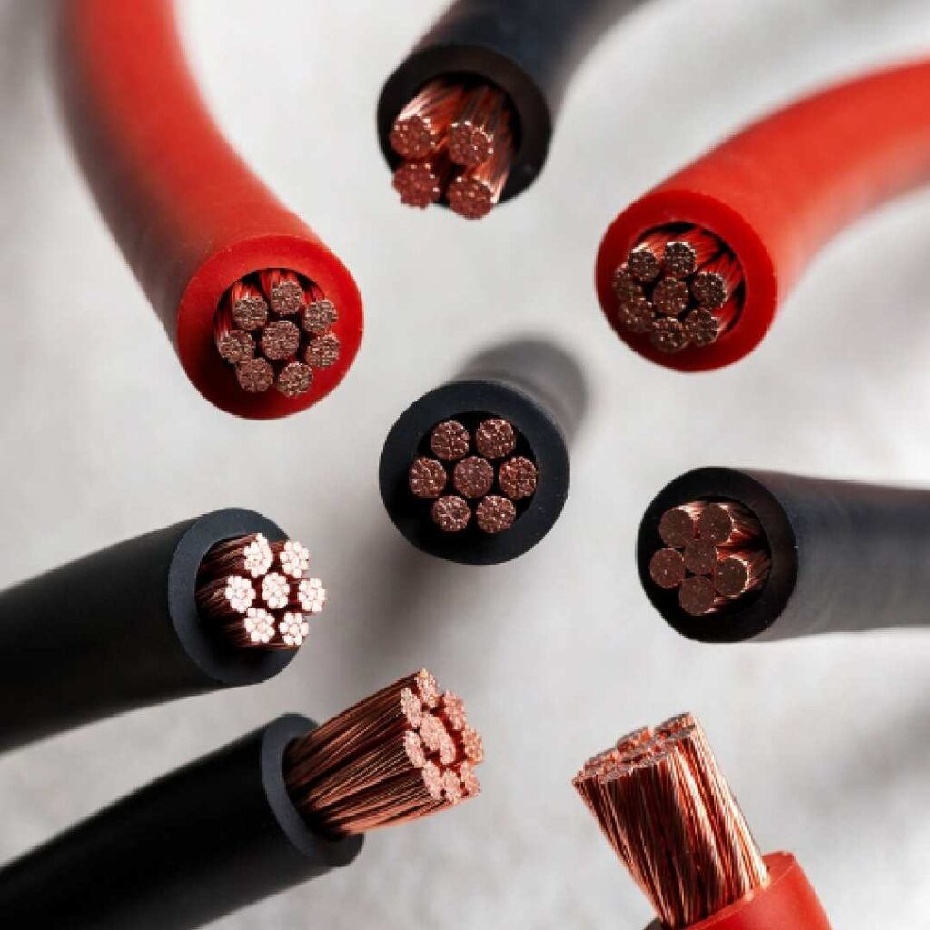 cable eléctrico de cobre para batería e inversor en instalación de 12 V camper